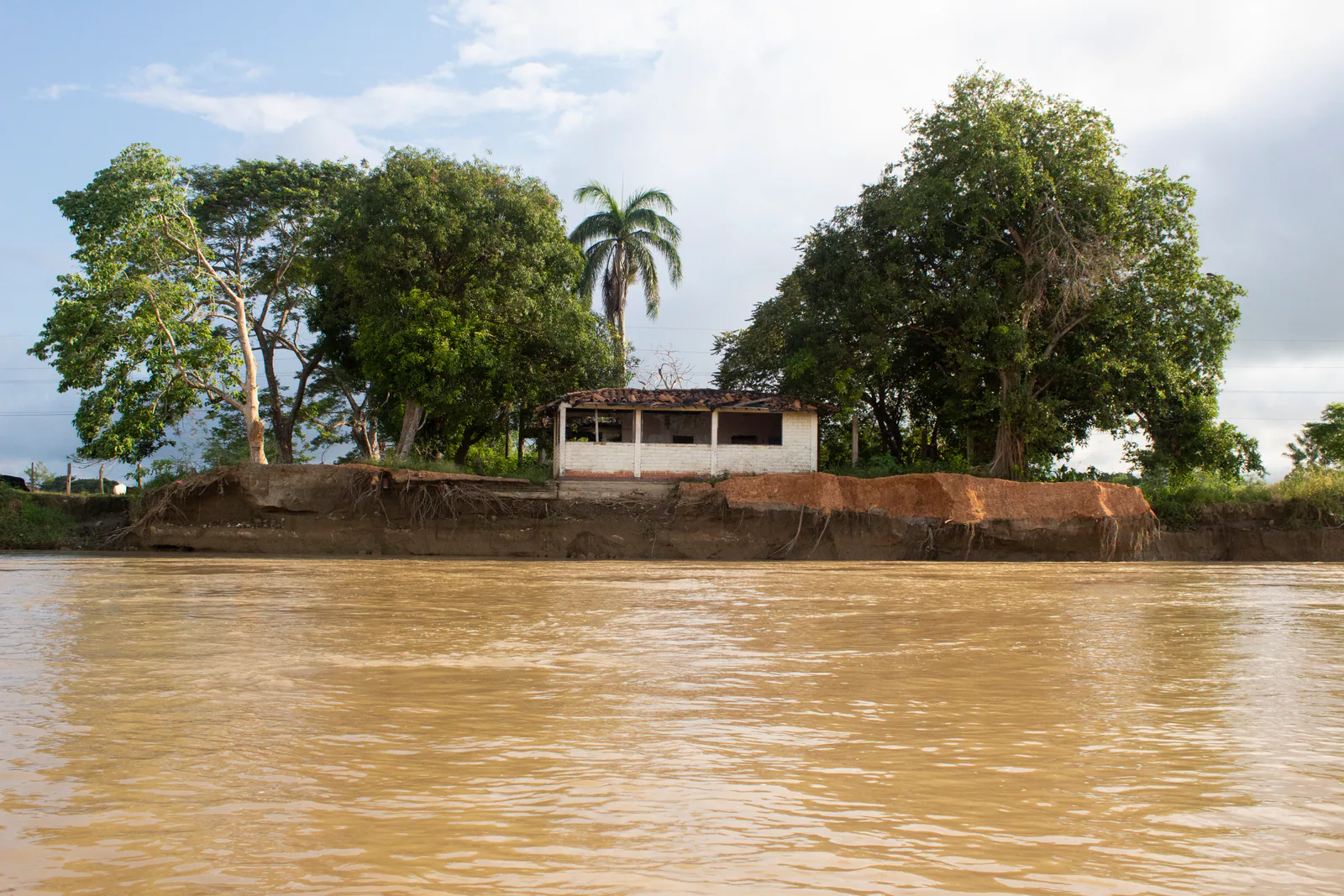 Procesos erosivos en el río Cauca, Caucasia